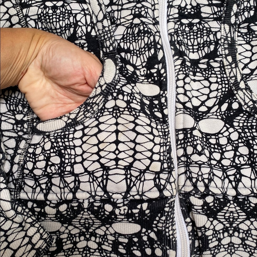 lululemon scuba full zip Black and White Jacket - Picture 4 of 12